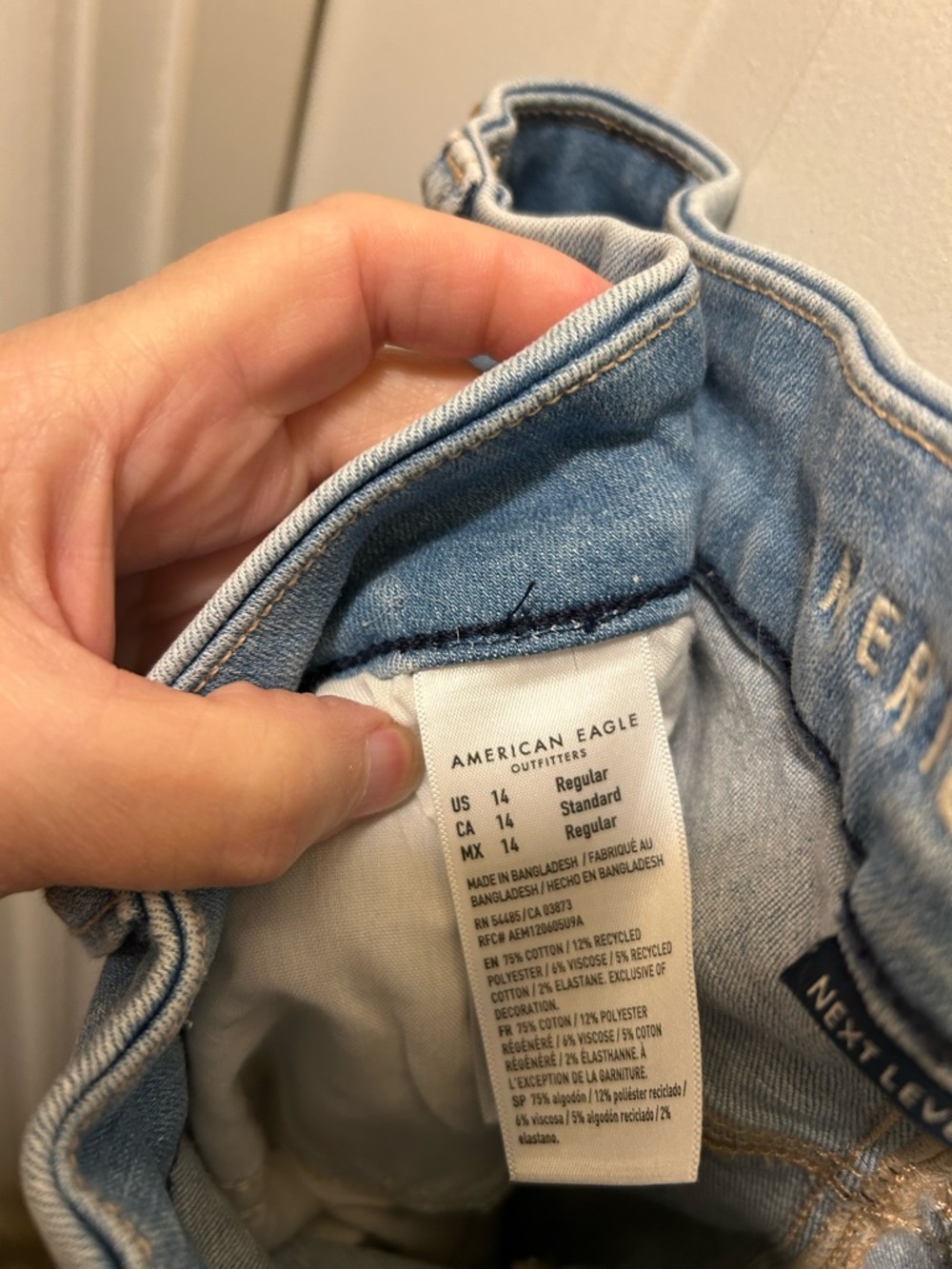 American Eagle Outfitters Light Blue Ripped Boyfriend Jeans - Picture 4 of 5